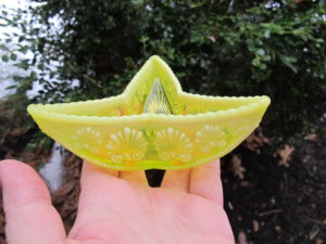 Antique Davidson Vaseline War of Roses Opalescent Glass Three-Star Canoe