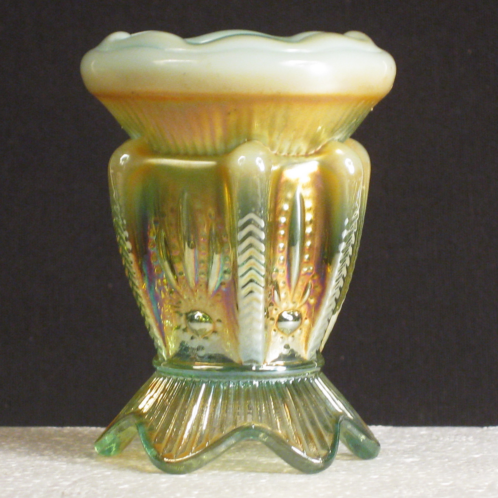 Featured image of post Fenton Glass Toothpick Holders / Vintage fenton hobnail milk glass spoon holder.
