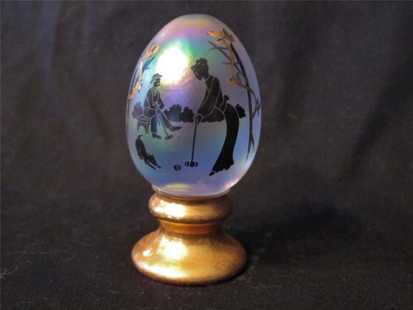 Fenton White Carnival Glass Silhouette Egg Paperweight