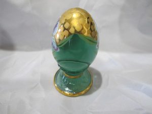 Fenton Iris Light Green Painted Art Glass Egg Paperweight