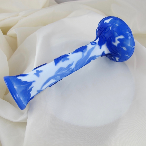 Chris Carpenter 3-layer Blue Periwinkle White "Blue Ivy" Cameo Art Glass Vase
