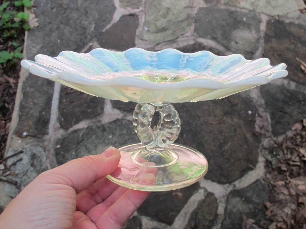 Northwood ホワイトオパルセント　花びら型 ガラスコンポート Antique Northwood Opal Open Beaded Panels White Opalescent Glass