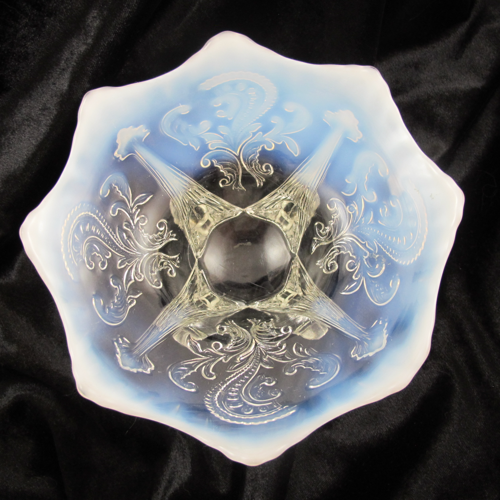 DUGAN GLASS DAISY＆PLUMEホワイトオパルセント　ガラス皿 DUGAN GLASS DAISY＆PLUMEホワイトオパルセント ガラス皿