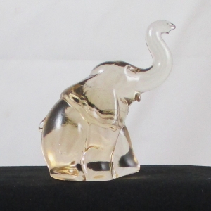Imperial Light Pink Elegant Glass Elephant Figurine / Paperweight Animal